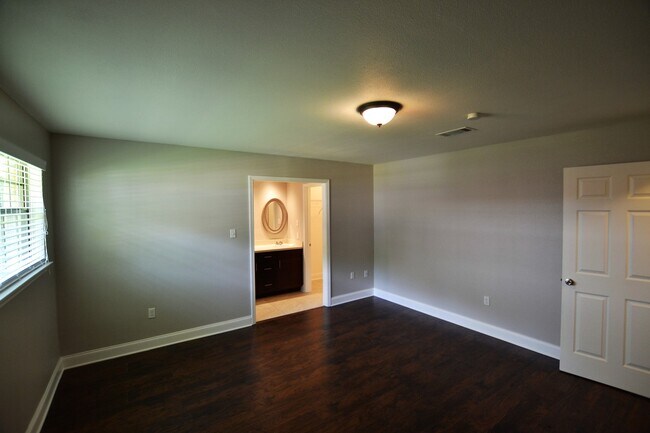 Building Photo - Newly renovated home in Beau Village Subdi...