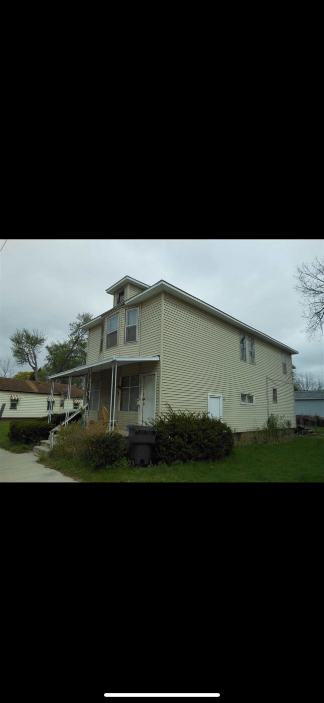 Building Photo - 520 Sherman St