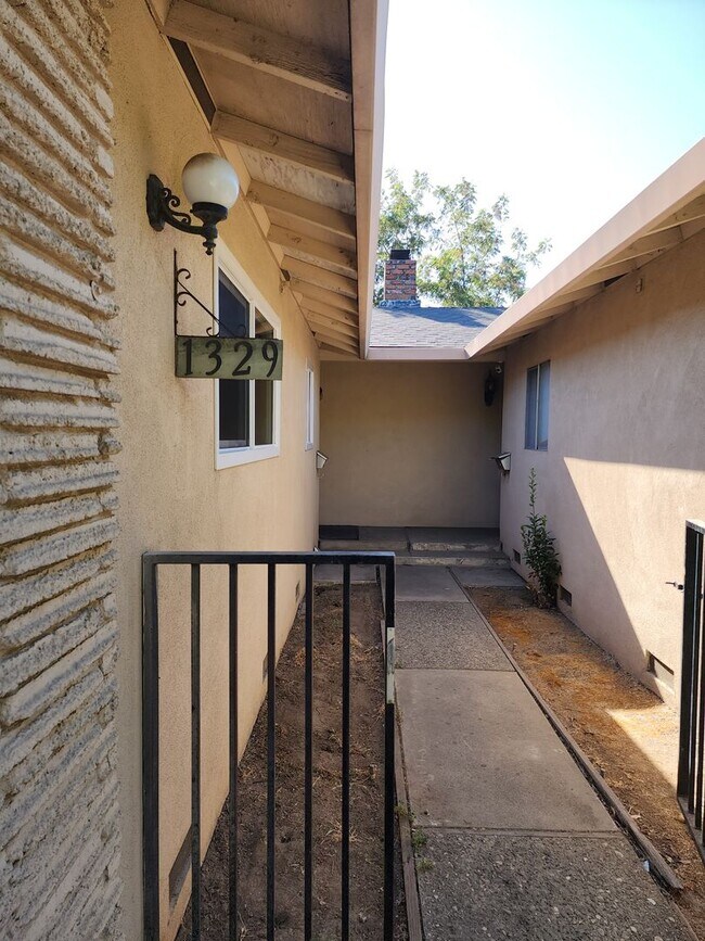 Building Photo - K1329-1331RA