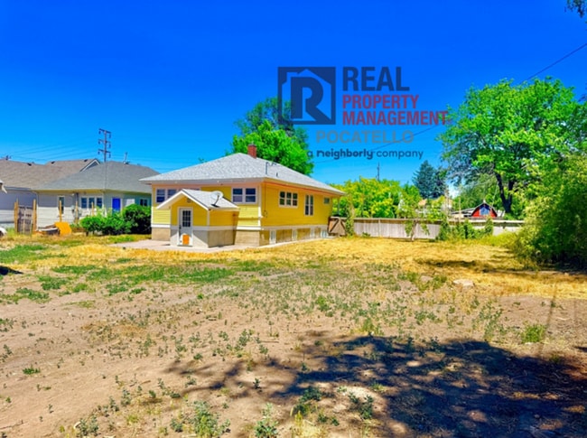 Building Photo - 4 bedroom 2 bathroom home