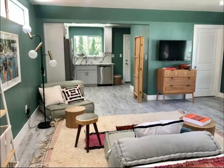 Building Photo - 11516 La Maida St