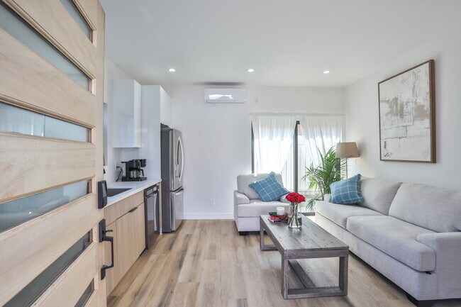 Building Photo - OPEH HOUSE SAT 05/02/26 10 am - 3 pm   Beautiful, Fully Furnished 2BR w/ washer / dryer appliances