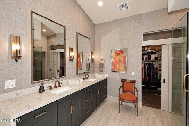 Building Photo - 8334 E Jenan Dr