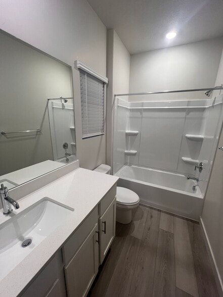 Bath 2 - 384 W 630 N