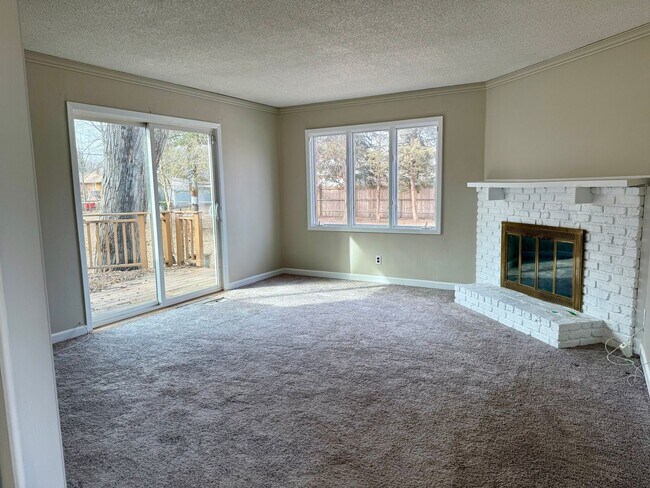 Building Photo - THREE BEDROOM SINGLE-FAMILY HOME WITH ACREAGE!