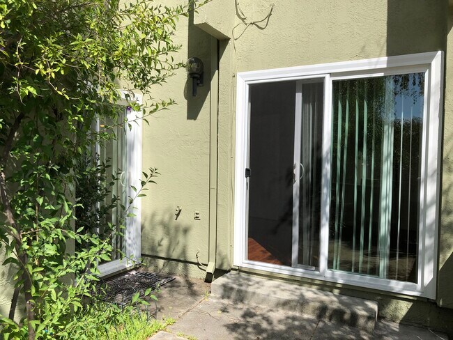 Building Photo - 24352 Dover Ln