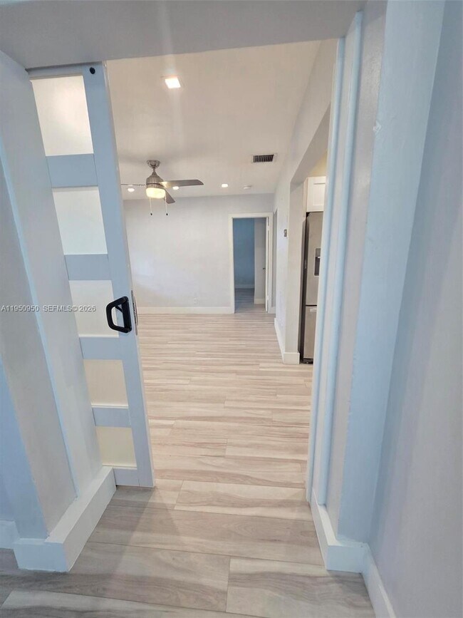 Building Photo - 250 NE 42nd St