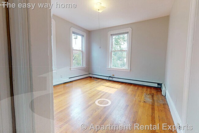 Building Photo - 568 Green St