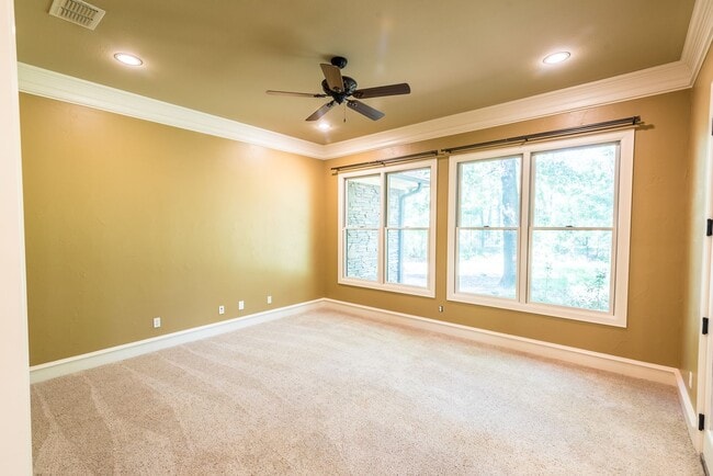 Building Photo - 21220 Gatlinburg Rd