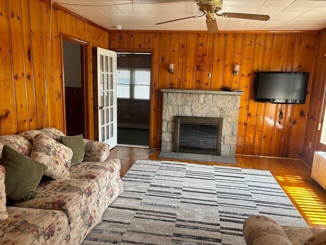 Building Photo - 2 Bedroom Apt for Rent!!