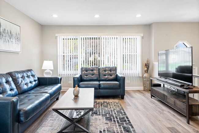 Building Photo - 820 Shawnee Dr