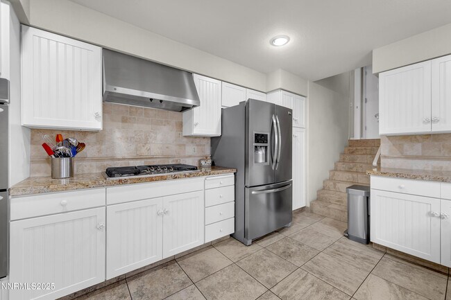 Building Photo - 4953 Lakeridge Terrace W