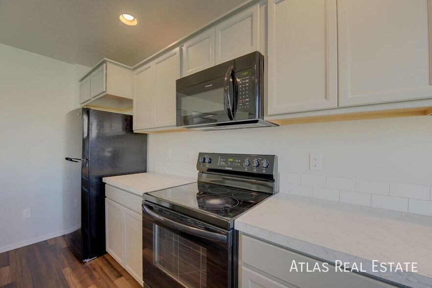 Building Photo - 19563 Calais Ave