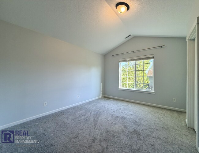 Building Photo - Charming 3BR/2.5BA Beaverton Home in Prime Location