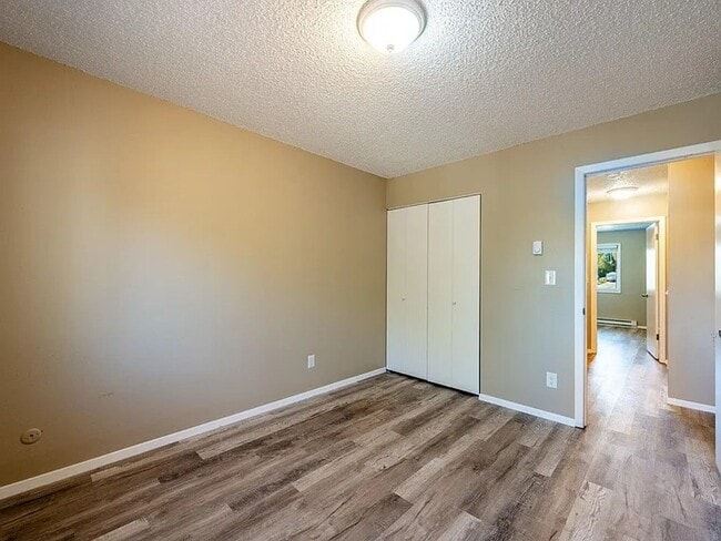 Building Photo - 4 bedroom rental in great neighborhood