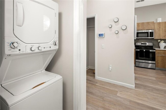 Building Photo - 5256 International Dr