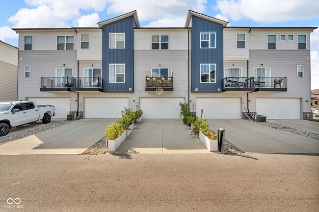 Building Photo - 315 Steeples Blvd