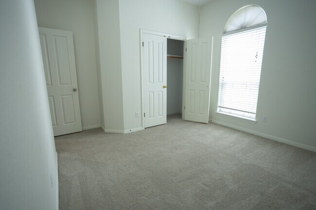 Building Photo - 1801 Dapplegrey Ln