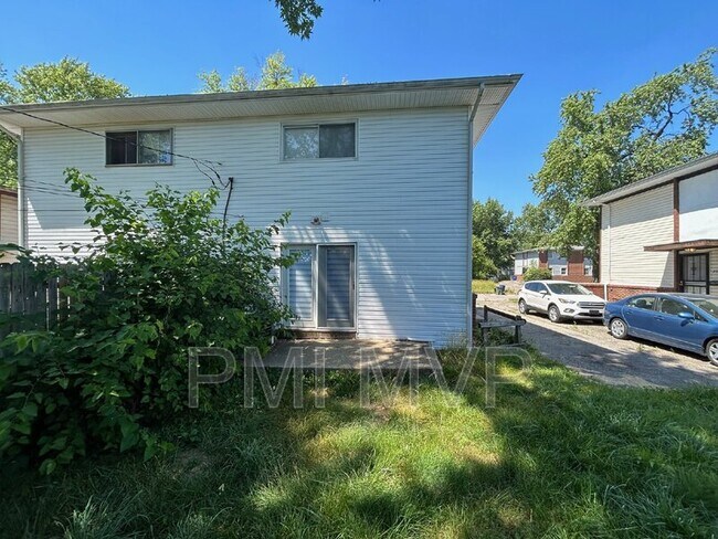 Building Photo - 3029 Rotunda Ct N