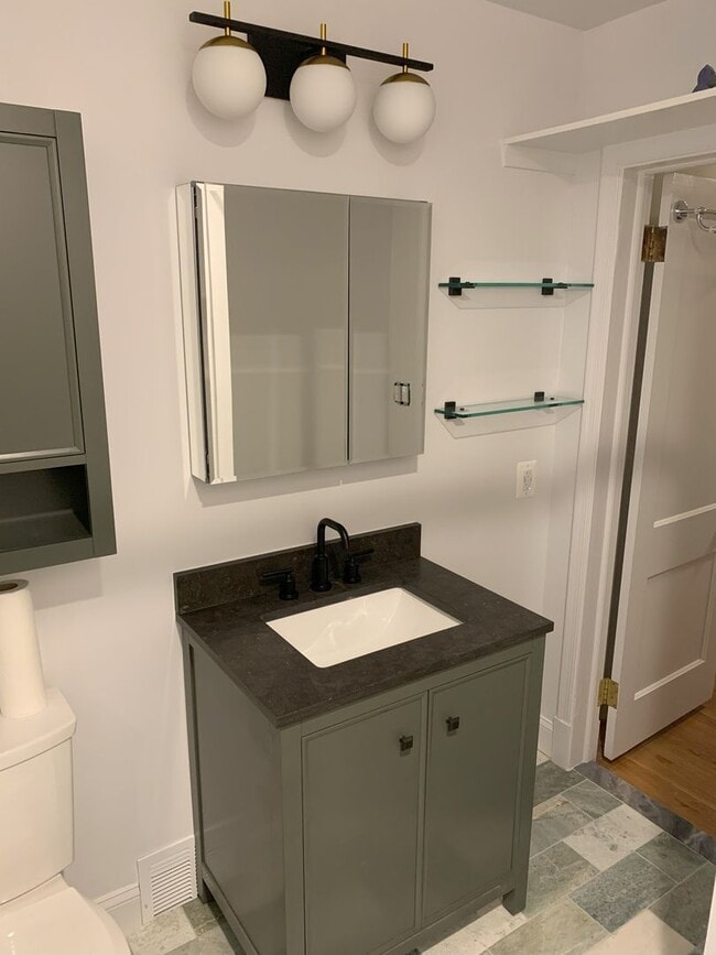 Building Photo - Charming Colonial in Prime Silver Spring L...