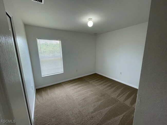 Building Photo - 1601 Flora Ave S