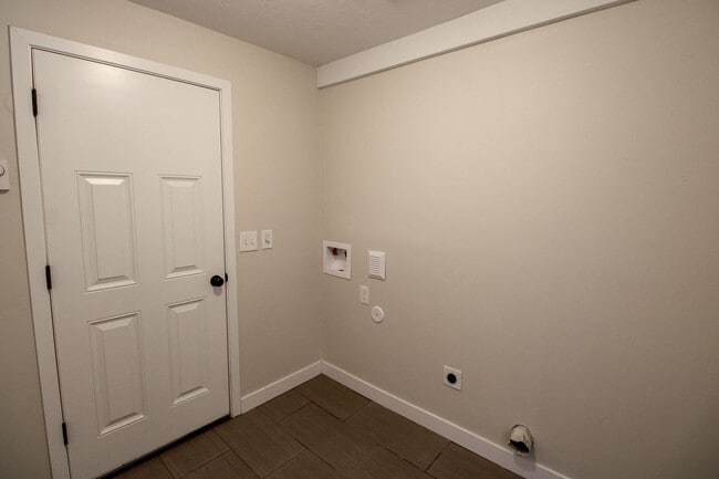 Building Photo - 860 Boxwood Ln SE