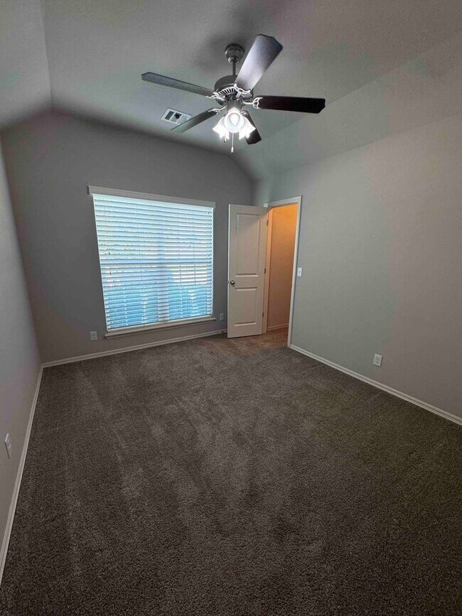 Building Photo - Lovely Southern Reserve 3 Bed 2 Bath - Jen...