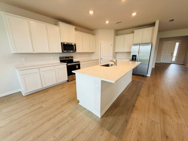 Building Photo - New built 4 bedroom 3 bath 3 car garage in Coddington Subdivision