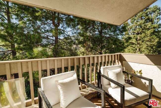 Building Photo - 17158 Palisades Cir