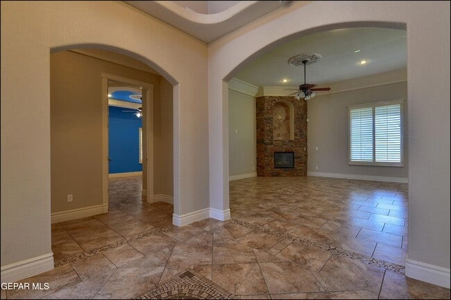 Building Photo - 7379 Black Mesa Dr