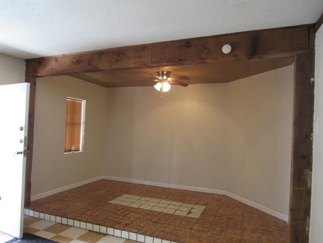 Building Photo - 3519 Flores Ave