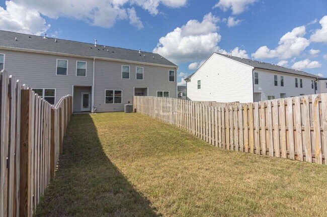 Building Photo - Trolley Run Townhome!