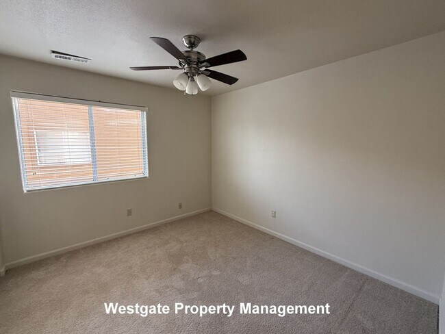 Building Photo - 545 Almanor St