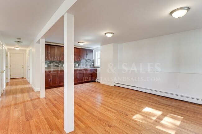 Building Photo - 19 Norton St