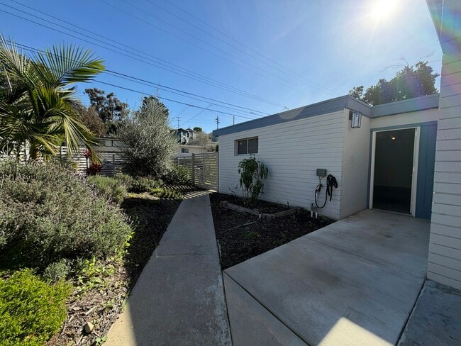 Building Photo - 605 Bush St