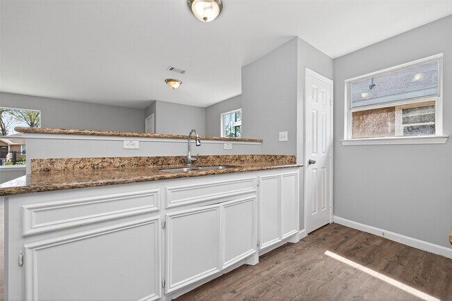 Building Photo - 7521 Dyer St