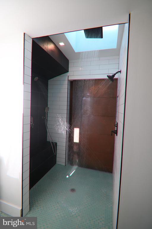 Building Photo - 1223 Haubert St