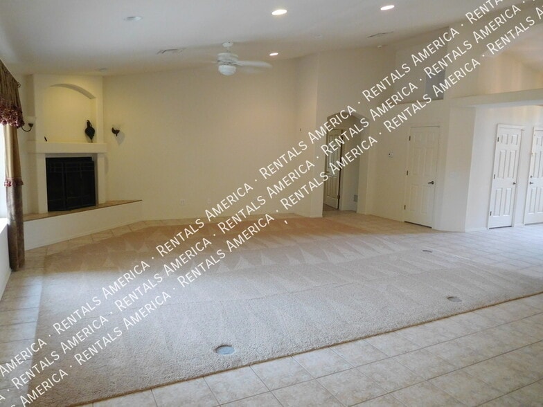 Building Photo - 5747 N 105th Ln