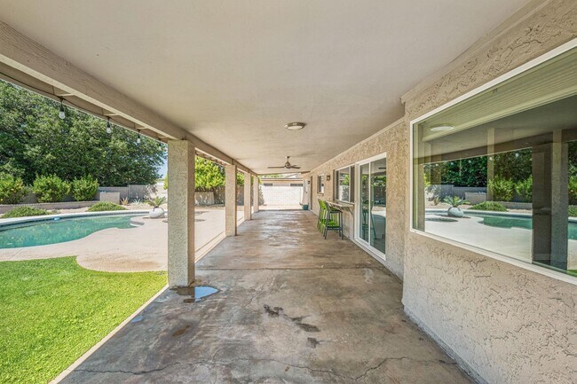 Building Photo - 13222 N 1st Ave