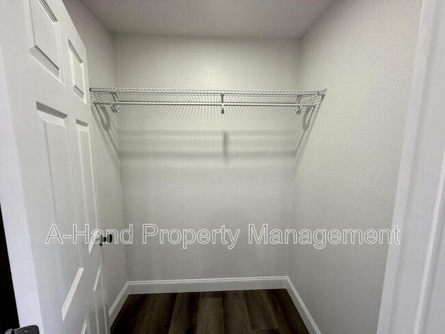 Building Photo - 15945 Villa City Rd