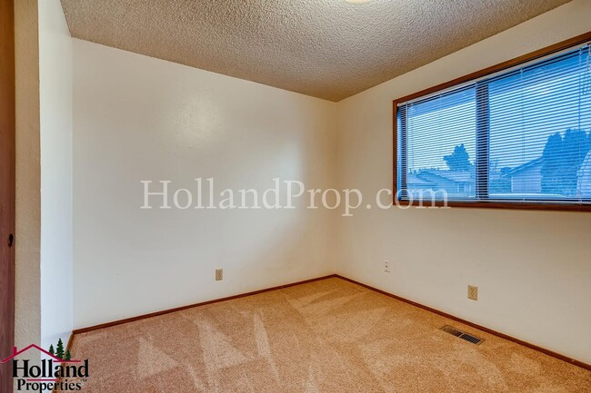 Building Photo - 1722 NE 230th Ct