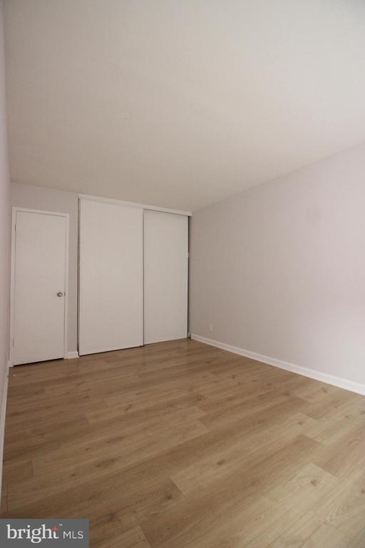 Building Photo - 2432 Glengyle Dr