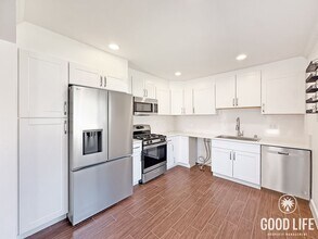 Building Photo - Coastal 2BR Unit in Pacific Beach with Parking & On-Site Amenities