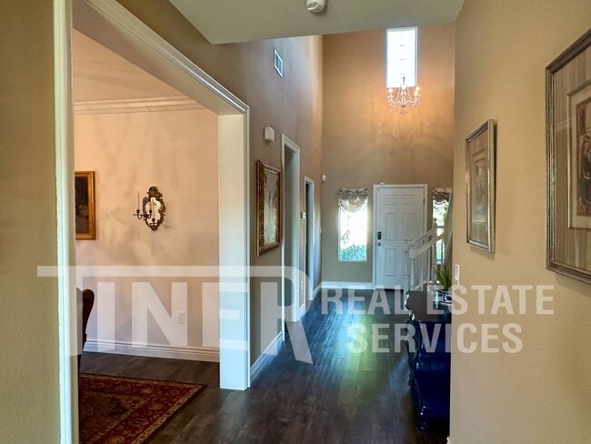 Building Photo - 3576 Hume St