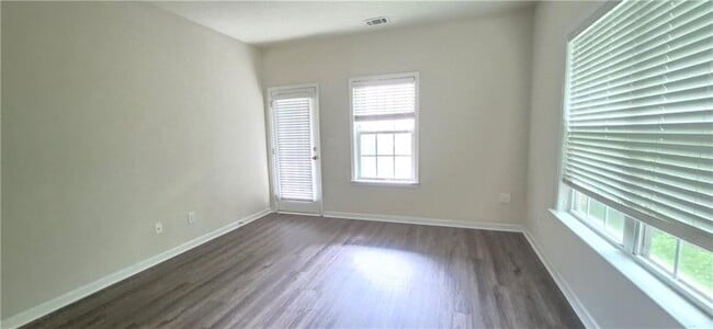 Building Photo - 11025 Brunson Dr
