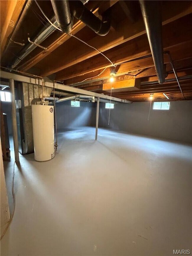 Building Photo - 713 Plaza Dr