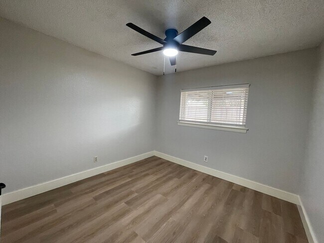 Building Photo - Gorgeous One-Story Home for rent in Euless!