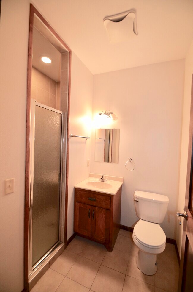 Building Photo - 27 5th St