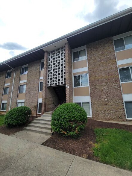 Primary Photo - 540 Wilson Bridge Dr