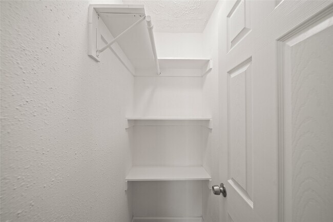 Building Photo - 2942 Knotty Oaks Trail